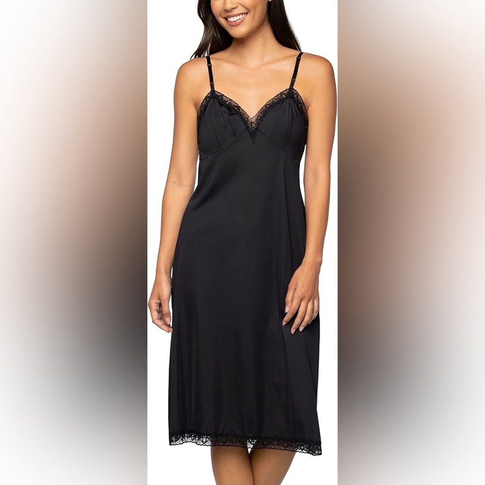 Vanity Fair Elegant Black sleeping gown with Lace Accents lingerie